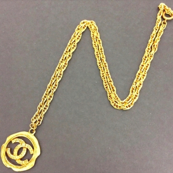 CHANEL CC LOGO GOLD TONE NECKLACE - Picture 10 of 12